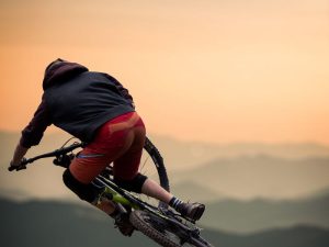 bicycle_cyclist_jump_181809_800x600